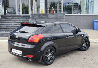 Подержанный автомобиль Kia Ceed Hatchback 2008 года (5 фото)