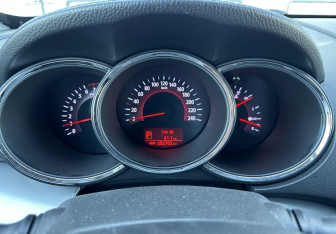 Подержанный автомобиль Kia Sorento 2012 года (9 фото)