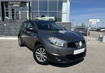 Подержанный автомобиль Nissan Qashqai 2012 года (3 фото)