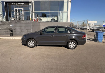 Подержанный автомобиль Volkswagen Polo Sedan 2013 года (8 фото)