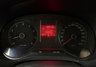 Подержанный автомобиль Volkswagen Polo Sedan 2012 года (8 фото)