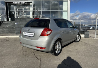 Подержанный автомобиль Kia Ceed Hatchback 2012 года (5 фото)