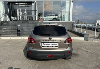 Подержанный автомобиль Nissan Qashqai 2007 года (6 фото)