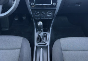 Подержанный автомобиль Skoda Rapid Liftback 2018 года (11 фото)