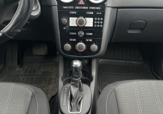 Подержанный автомобиль Opel Corsa 2013 года (11 фото)