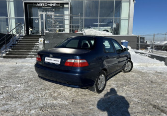 Подержанный автомобиль Fiat Albea 2010 года (5 фото)