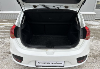 Подержанный автомобиль Kia Ceed Hatchback 2017 года (15 фото)