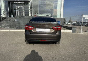 Подержанный автомобиль LADA (ВАЗ) Vesta Sedan 2018 года (6 фото)