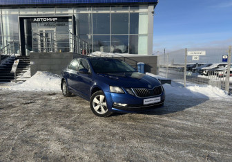 Подержанный автомобиль Skoda Octavia Liftback 2018 года (3 фото)