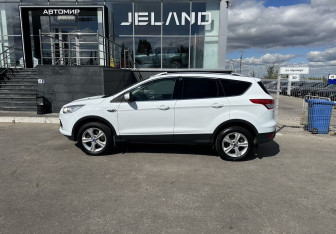 Подержанный автомобиль Ford Kuga 2016 года (8 фото)