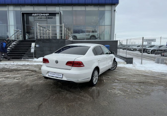 Подержанный автомобиль Volkswagen Passat Sedan 2012 года (5 фото)