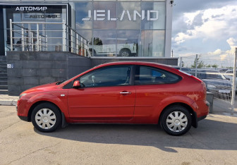 Подержанный автомобиль Ford Focus Hatchback 2007 года (8 фото)