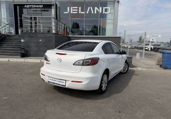Подержанный автомобиль Mazda 3 Sedan 2013 года (5 фото)