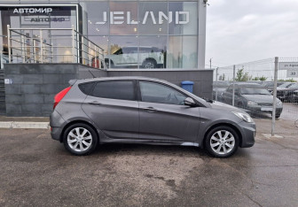 Подержанный автомобиль Hyundai Solaris Hatchback 2012 года (4 фото)