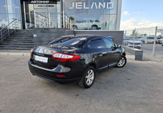 Подержанный автомобиль Renault Fluence 2012 года (5 фото)