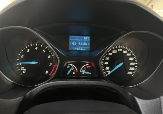 Подержанный автомобиль Ford Focus Sedan 2013 года (9 фото)