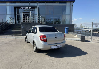 Подержанный автомобиль LADA (ВАЗ) Granta Sedan 2013 года (7 фото)