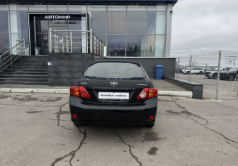 Подержанный автомобиль Toyota Corolla Sedan 2008 года (6 фото)