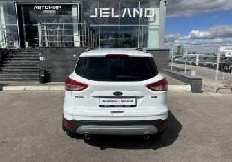 Подержанный автомобиль Ford Kuga 2016 года (6 фото)