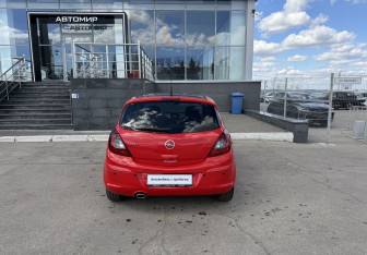 Подержанный автомобиль Opel Corsa 2011 года (6 фото)