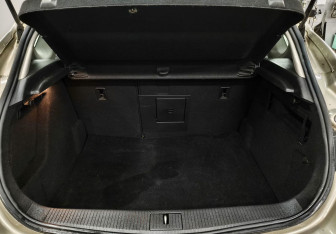 Подержанный автомобиль Opel Astra Hatchback 2011 года (13 фото)