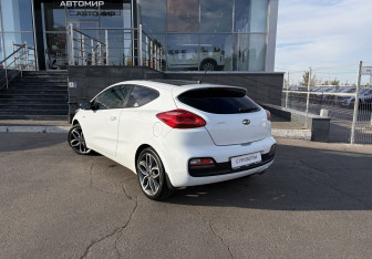 Подержанный автомобиль Kia Ceed Hatchback 2013 года (7 фото)