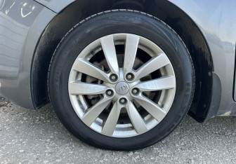 Подержанный автомобиль Kia Cerato Sedan 2013 года (14 фото)