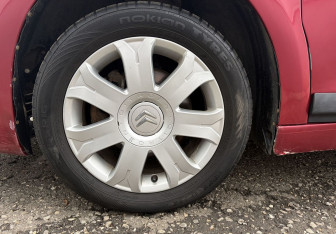 Подержанный автомобиль Citroen C4 Hatchback 2010 года (14 фото)