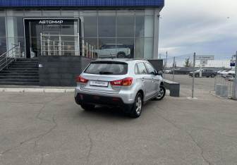 Подержанный автомобиль Mitsubishi ASX 2011 года (5 фото)