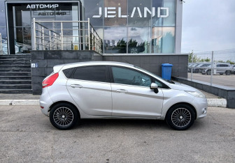 Подержанный автомобиль Ford Fiesta Hatchback 2010 года (4 фото)