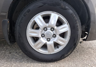 Подержанный автомобиль Kia Carens 2010 года (14 фото)