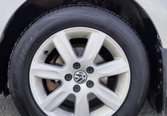 Подержанный автомобиль Volkswagen Polo Sedan 2011 года (15 фото)