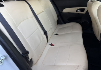 Подержанный автомобиль Chevrolet Cruze Hatchback 2014 года (12 фото)