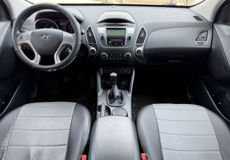 Подержанный автомобиль Hyundai ix35 2012 года (10 фото)