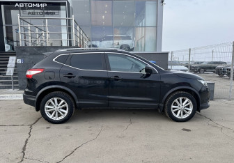 Подержанный автомобиль Nissan Qashqai 2017 года (4 фото)