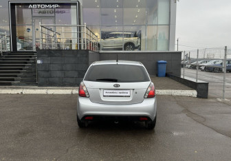 Подержанный автомобиль Kia Rio Hatchback 2010 года (6 фото)