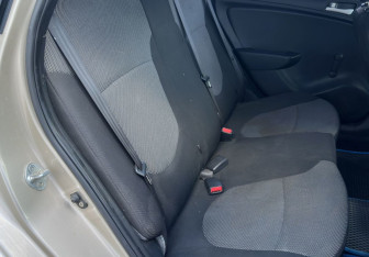 Подержанный автомобиль Hyundai Solaris Sedan 2011 года (12 фото)