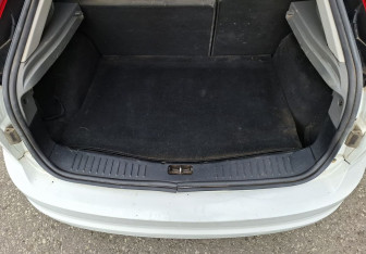 Подержанный автомобиль Ford Focus Hatchback 2010 года (13 фото)