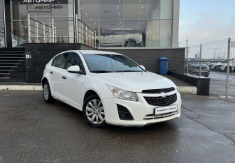Подержанный автомобиль Chevrolet Cruze Hatchback 2013 года (3 фото)