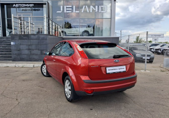 Подержанный автомобиль Ford Focus Hatchback 2007 года (7 фото)