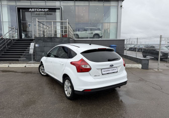 Подержанный автомобиль Ford Focus Hatchback 2012 года (7 фото)