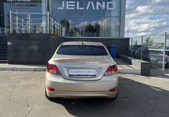 Подержанный автомобиль Hyundai Solaris Sedan 2011 года (6 фото)