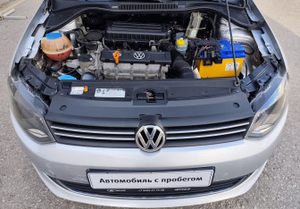 Подержанный автомобиль Volkswagen Polo Sedan 2011 года (14 фото)