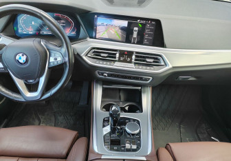 Подержанный автомобиль BMW X5 2019 года (10 фото)