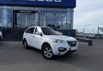 Подержанный автомобиль Lifan X60 2015 года (3 фото)