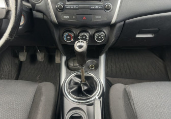 Подержанный автомобиль Mitsubishi ASX 2011 года (11 фото)