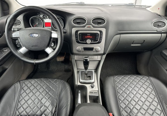 Подержанный автомобиль Ford Focus Hatchback 2009 года (10 фото)