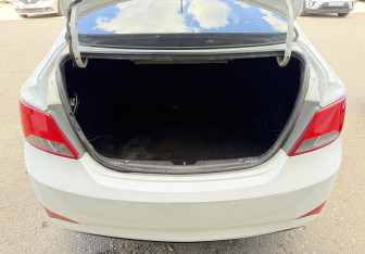 Подержанный автомобиль Hyundai Solaris Sedan 2015 года (15 фото)