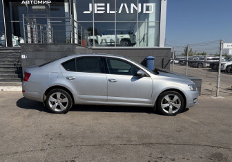 Подержанный автомобиль Skoda Octavia Liftback 2014 года (4 фото)