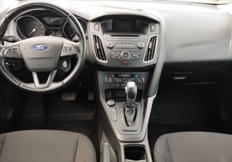 Подержанный автомобиль Ford Focus Sedan 2017 года (10 фото)